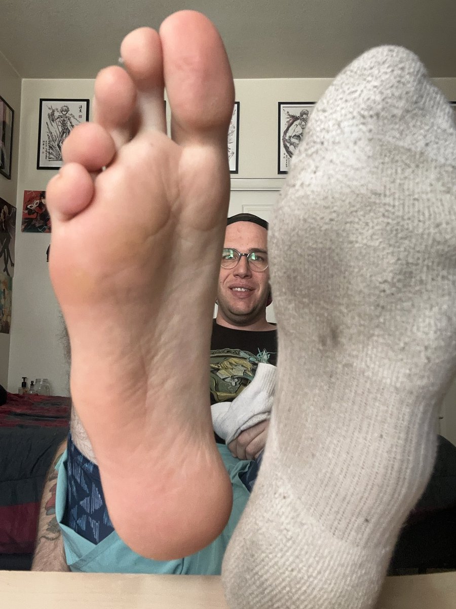 TallVegasTyler's tweet photo. Giveaway Opportunity:
Retweet my 15 most recent posts and comment done here and I’ll select 2 lucky subs to get a free month of my Onlyfans and a pair of sweaty socks shipped directly to them. 

The giveaway will be open for 3 days, good luck 😈🧦 https://t.co/8hbKqsfpZA