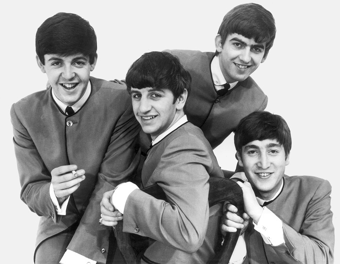 STREAMAPSE's tweet photo. “Rubber Soul Marked A New Period For The Beatles” 🎸🌀 Before the Beatles changed music AGAIN, “Rubber Soul” opened the door to something completely different. 👀🔥 #TheBeatles #RubberSoul #MusicHistory #ClassicRock #StreamapseMagazine https://t.co/Xr2yFOfB96 https://t.co/8GYKqaNwjl