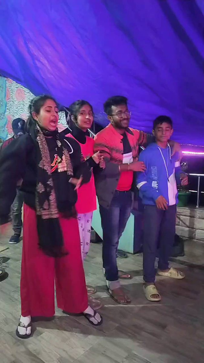 florabotsf8seo's tweet photo. Patli kamariya bole, dil mera dole. https://t.co/qTGf7sMm2d