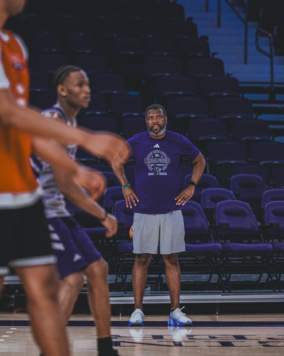 HPUMBB's tweet photo. It’s National Coaches Day and we have some of the best in the business 🏀🤝

#GoHPU x #OnTheProwl https://t.co/OVZjR2cjRu