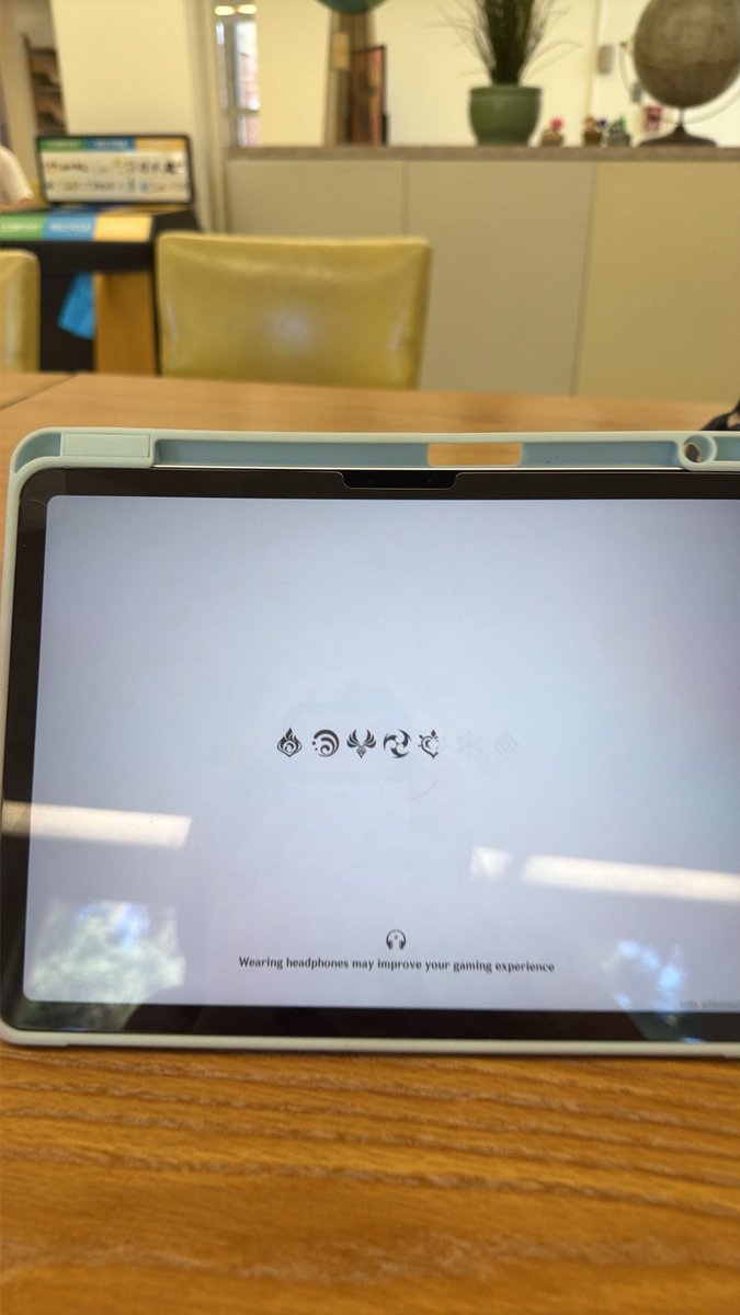 ellsbunnyz's tweet photo. playing genshin in the uni library #LetsDropOut https://t.co/7SOedKjRY6