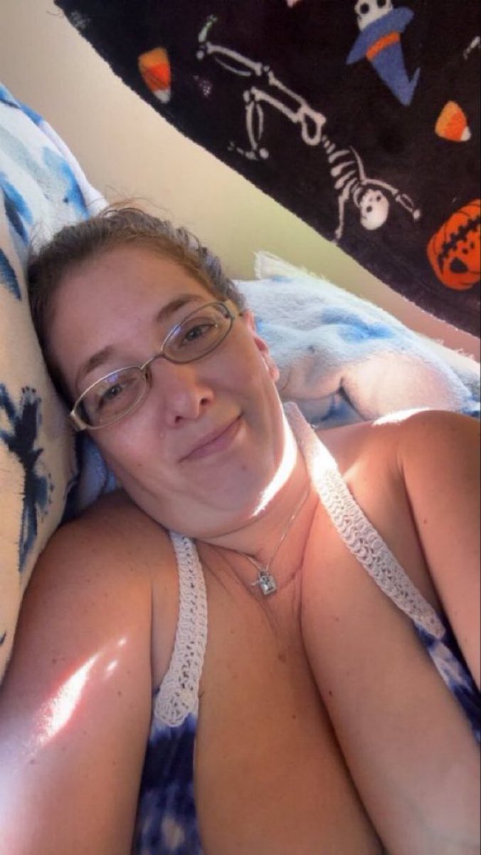 Mar_ponte's tweet photo. can i show you my breast ? https://t.co/oslx7LF703