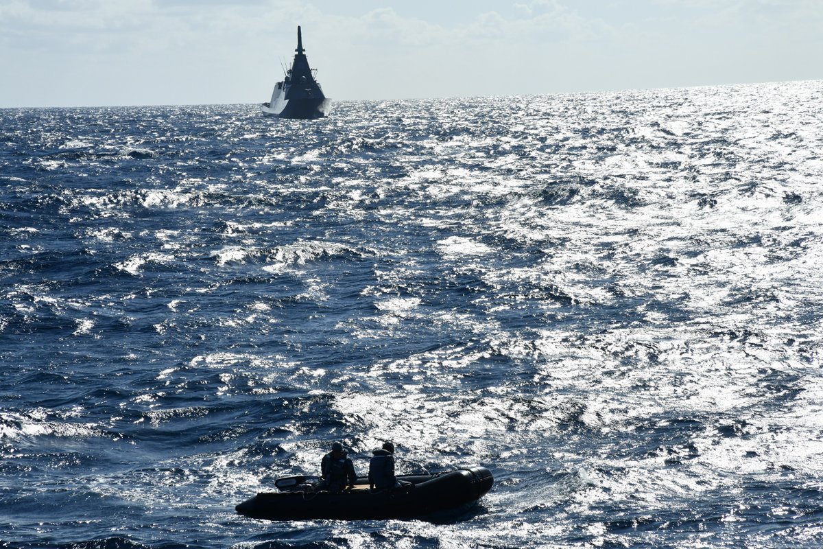 JMSDF_SUF's tweet photo. 日本海の波濤を駆ける「#やはぎ」「#あがの」「#せんだい」「#はやぶさ」！
舞鶴所属の４隻による訓練の様子を、岩国所属の航空機が捉えました。
空からの視点で見つめる艦隊の姿。日本海は私たちが守ります！

#水上艦隊 https://t.co/NLaK2bnUAb