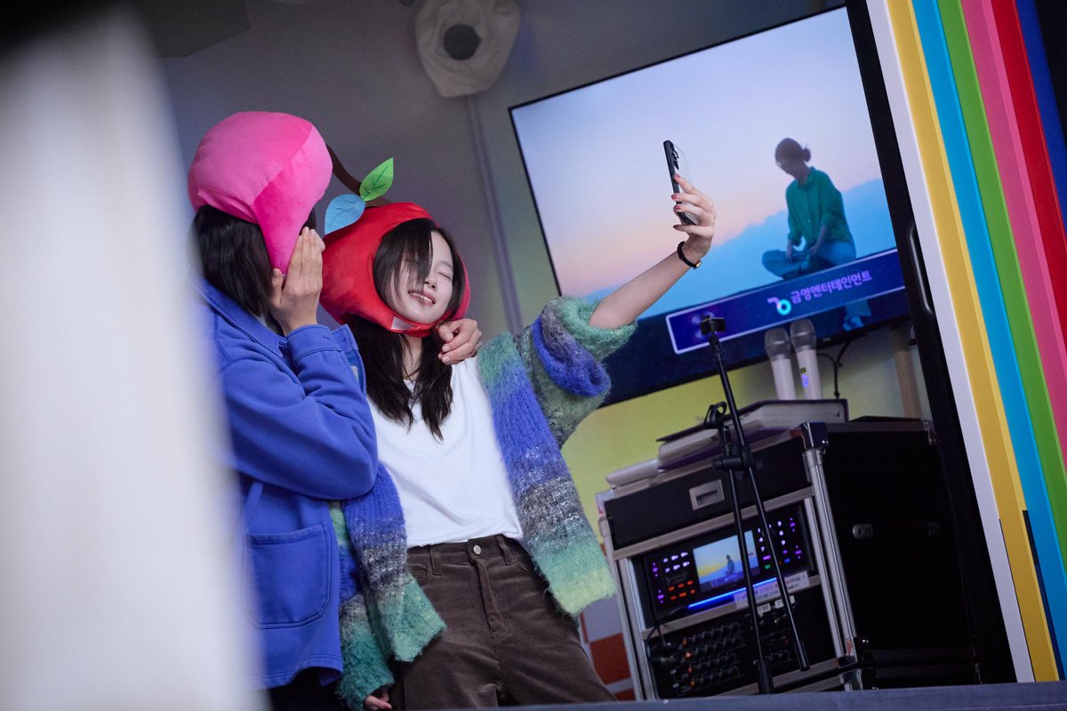 NetflixKR's tweet photo. 불편해서 더 가까워지고, 추워서 더 따뜻했던 대관령의 겨울. 추억으로 꽉- 채워진 기안장 2호점의 마지막 이야기❄️ https://t.co/jIGm6z2bFc