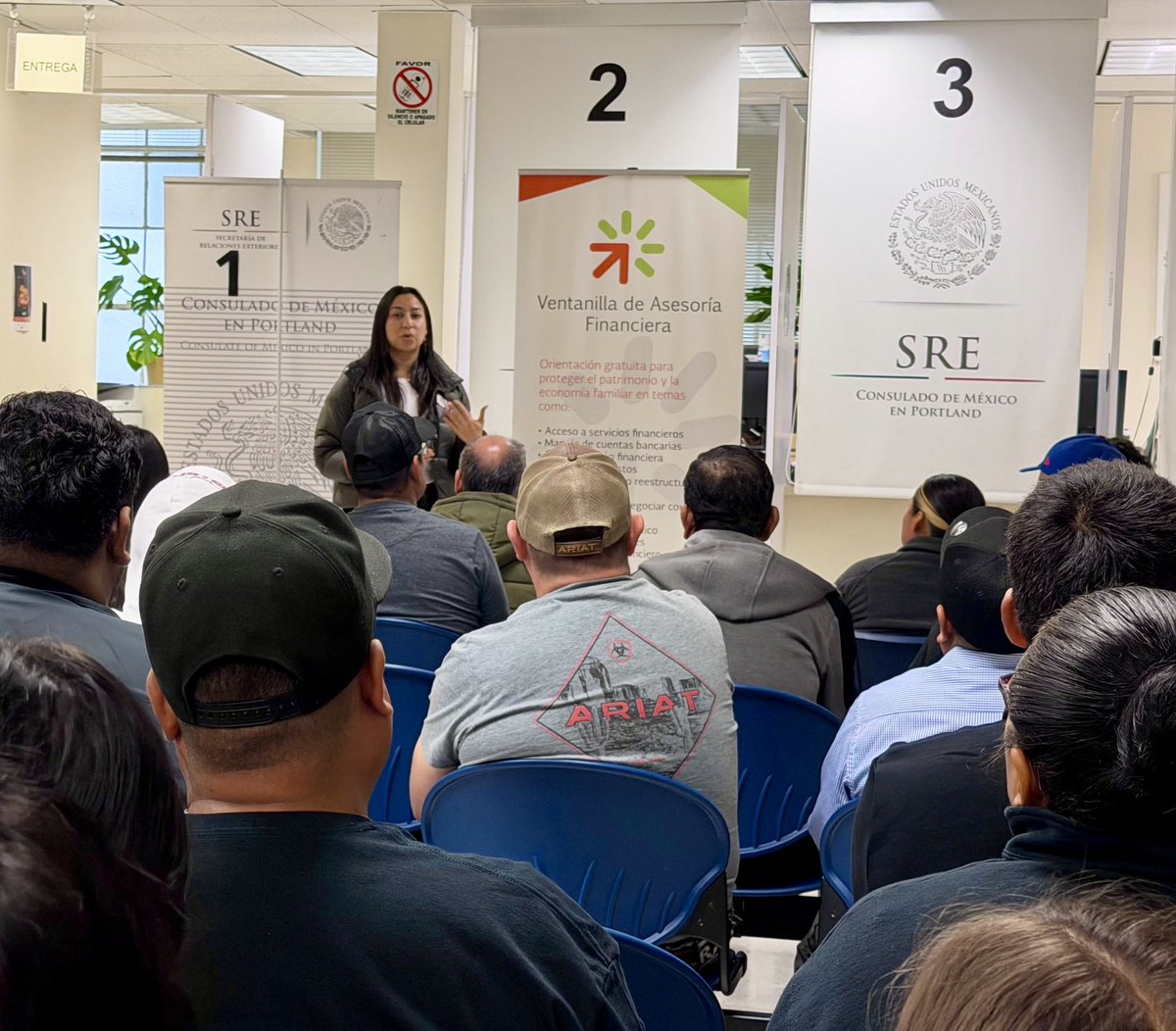 ConsulMexPot's tweet photo. En la Ventanilla de Asesoría Financiera Portland #VAF, nuestra organización aliada @PointWestCU presentó herramientas para conocer, construir y mejorar el historial crediticio, así como opciones de ahorro y orientación financiera para alcanzar sus metas. 💳📈

#AcércateALaVAF https://t.co/wTGNgaUzBV
