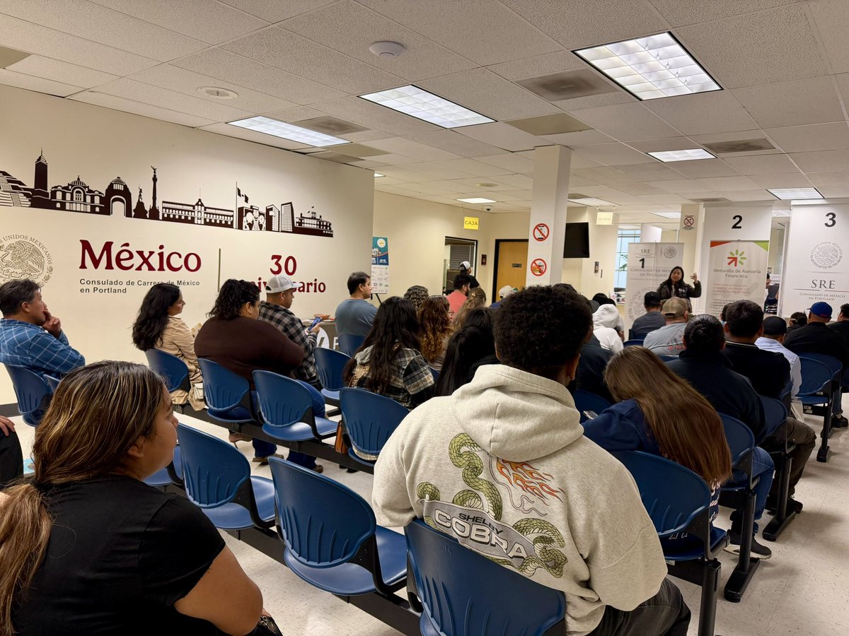 ConsulMexPot's tweet photo. En la Ventanilla de Asesoría Financiera Portland #VAF, nuestra organización aliada @PointWestCU presentó herramientas para conocer, construir y mejorar el historial crediticio, así como opciones de ahorro y orientación financiera para alcanzar sus metas. 💳📈

#AcércateALaVAF https://t.co/wTGNgaUzBV