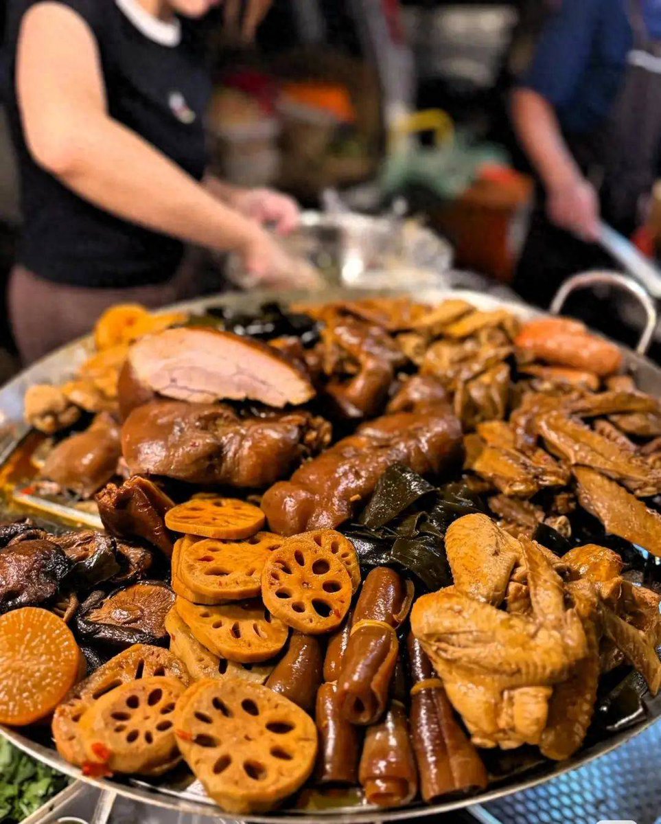 veraruliyani's tweet photo. [This city’s night market halal food hits different!]， https://t.co/frwFYZGPhc
