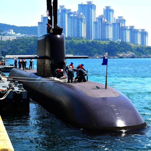 airi_fact_555's tweet photo. 原子力潜水艦の導入 ｸﾙ━━(ﾟ∀ﾟ)━━!!

【ついに！】自衛隊への原子力潜水艦の導入検討案が浮上、安保３文書の年内改定にて…抑止力維持には不可欠との分析 https://t.co/1ZlgYrogI9