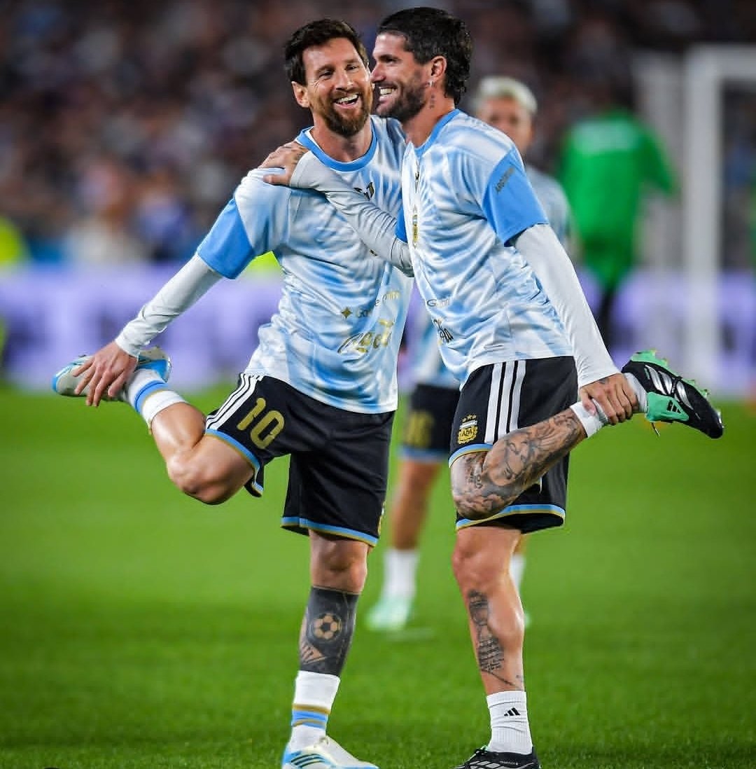 A98018117Raquel's tweet photo. Última vez con la selección Argentina está dupla de Leo y Rodrigo De Paul 🇦🇷😍🥹 https://t.co/TMJrgwrks9