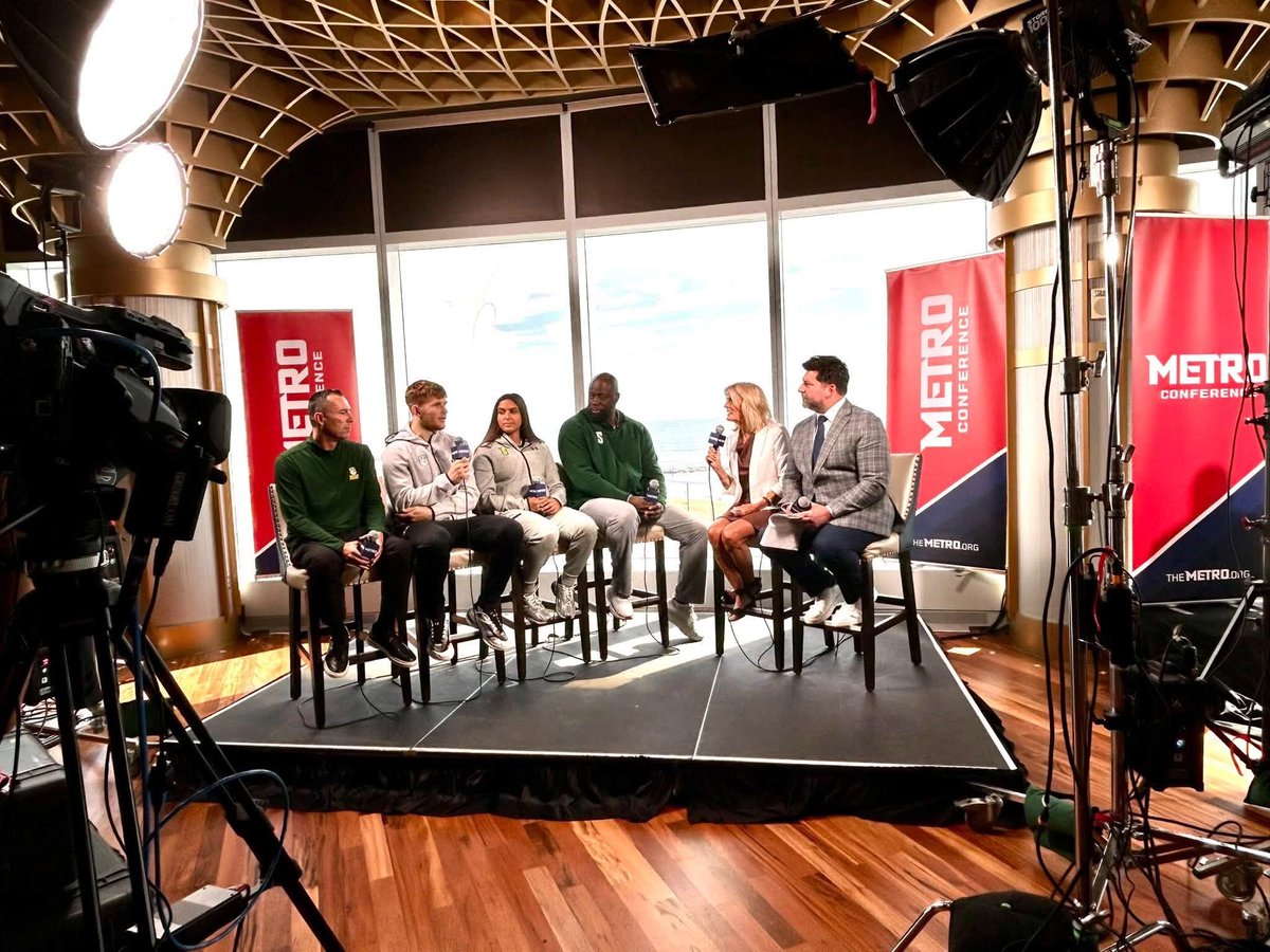 EddyOnAir's tweet photo. Looking forward to tonight’s Metro Basketball Tipoff show on @ESPNPlus.

Join us as we meet the 2026 #MetroHoops players &amp; coaches and break it all down tonight at 7pm ET. https://t.co/M88wjIm5A4