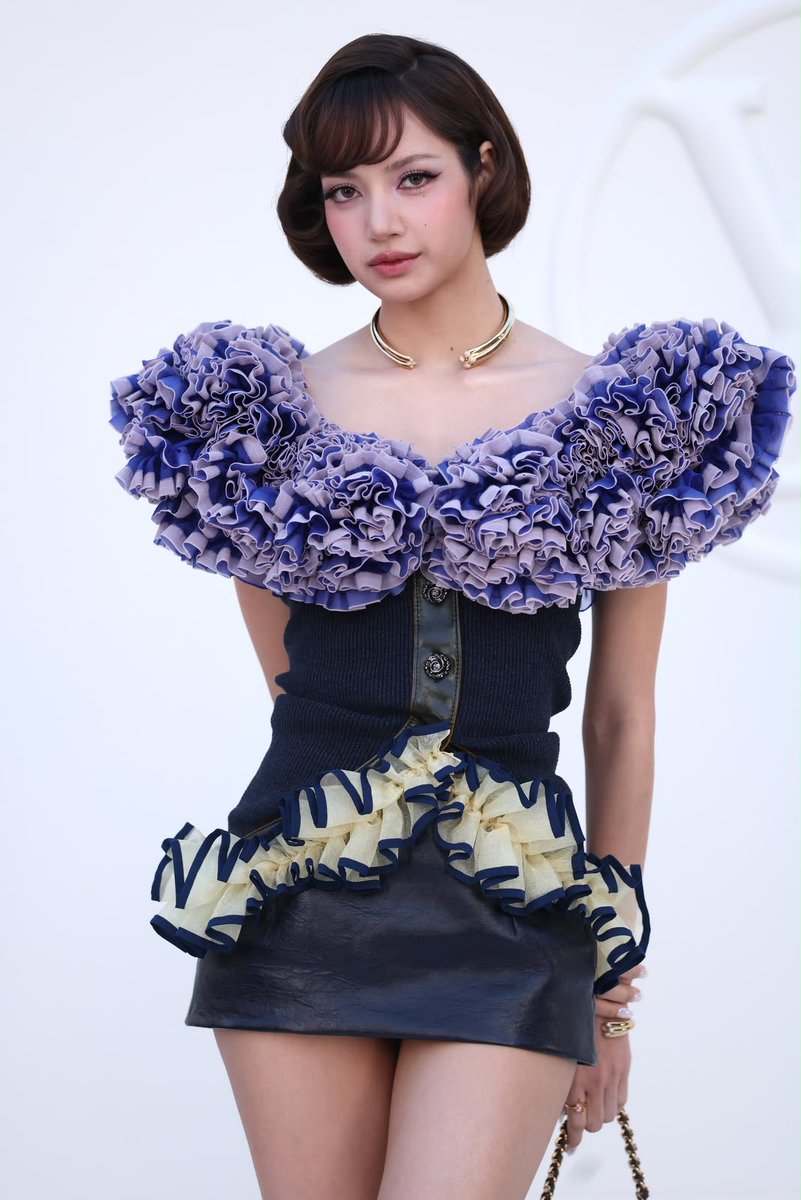 spinorbinmusic's tweet photo. 🚨 LISA absolutely BREAKING the internet with 500K+ mentions &amp; 2M+ engagements on X post Louis Vuitton Paris Fashion Week and we are COMPLETELY LOSING IT! 😱🔥✨ 

GLOBAL DOMINANCE! 👑💖 #LISA #ลิซ่า #LouisVuitton #ParisFashionWeek #Trending #IconicEnergy https://t.co/baRd2JNSr8