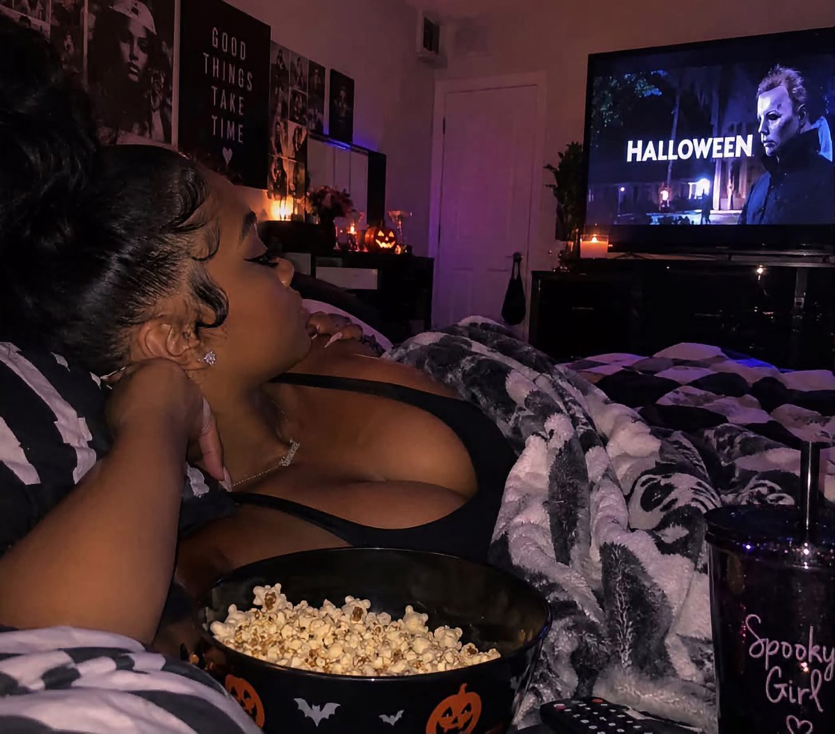 Jameca2011's tweet photo. Me ALLLLLL October! 😂 https://t.co/hFtOeygDfQ