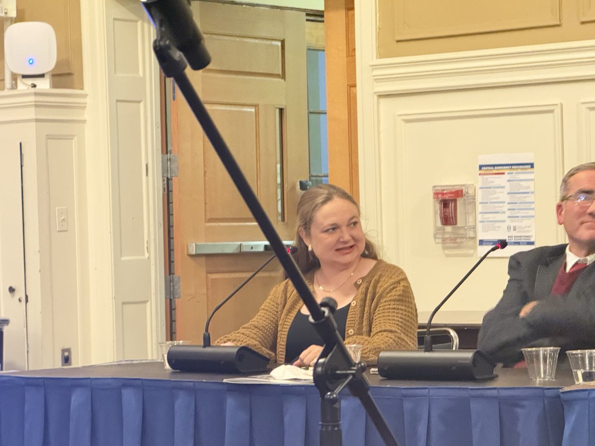 mp3_kmv's tweet photo. Ginny Monk whilst discussing the importance of proper documenting, and spending time trying to connect with people that you are gathering your sourcing from at the Founders hall for CCSU’s
#JRN255 @CCSUJOURNALISM #NEWSENGAGEMENTDAY #CCSUJOURNALISM https://t.co/sOMghZCiIZ