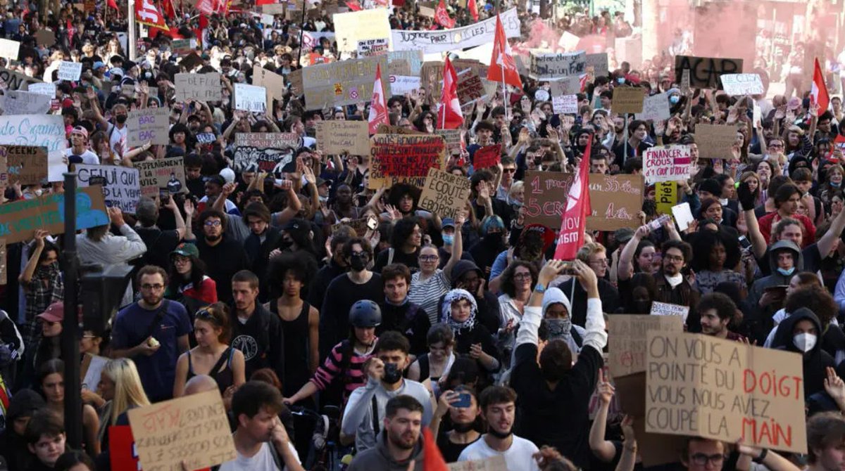 TheNancyRoc's tweet photo. 🇫🇷 L’« Acte III » des lycéens a mobilisé élèves, parents, profs et syndicalistes ce 6 octobre. La CGT annonce 450 000 manifestants en France, dont 100 000 à Paris. Le ministère de l’Intérieur en recense 266 000, dont 56 000 dans la capitale. #NRoc
source @RFI https://t.co/Lv6LSmdP2j