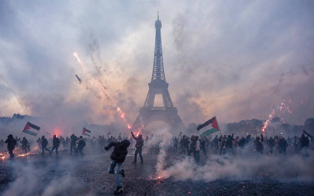 countryregio's tweet photo. La nueva revolución francesa sin franceses. https://t.co/N7I3Z7s2ae