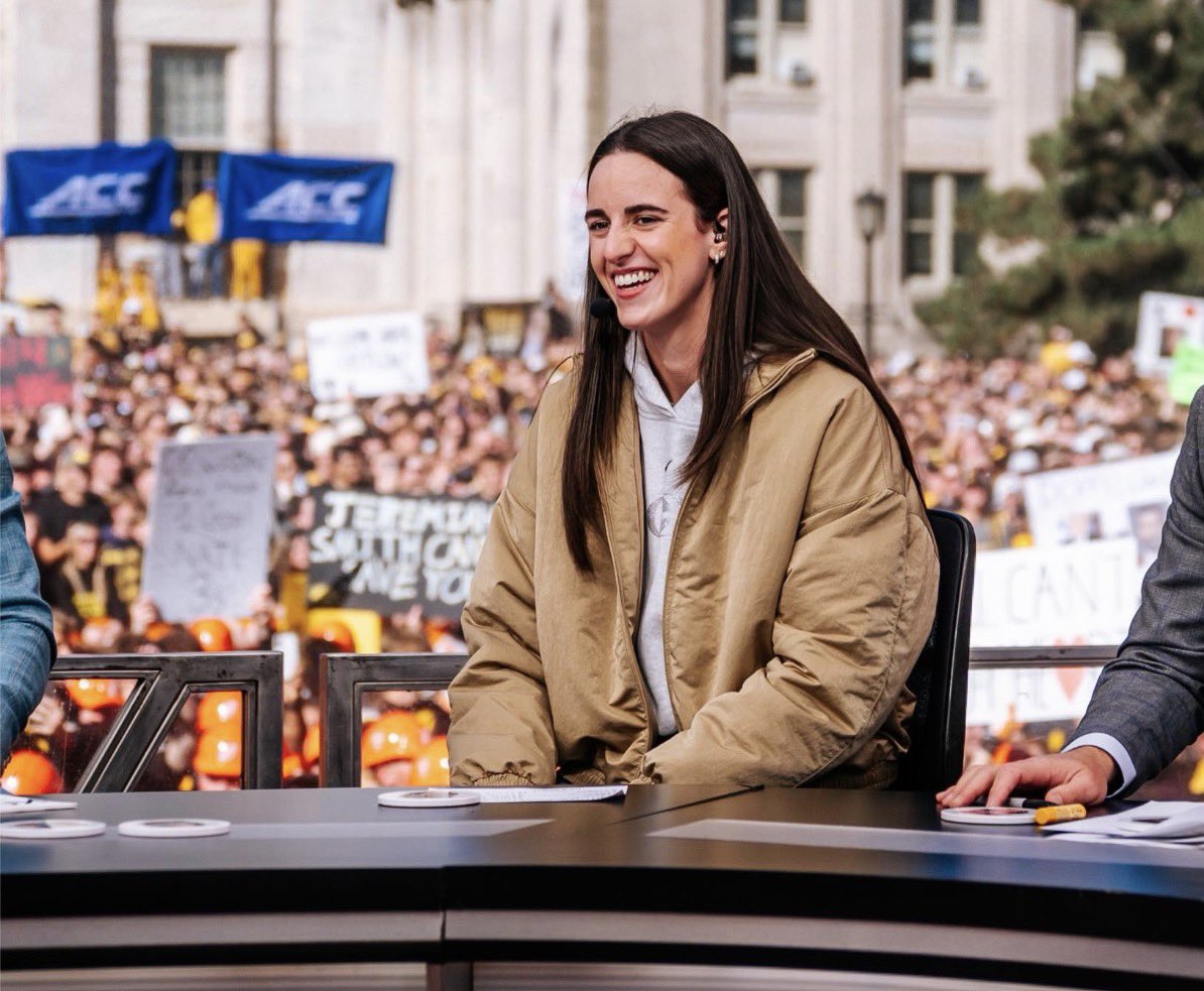 CClarkReport's tweet photo. This week’s College Gameday featuring Caitlin Clarkwas its most-watched episode this season &amp; most-watched October episode EVER

The Caitlin Clark Effect https://t.co/0WGQJuUlk2