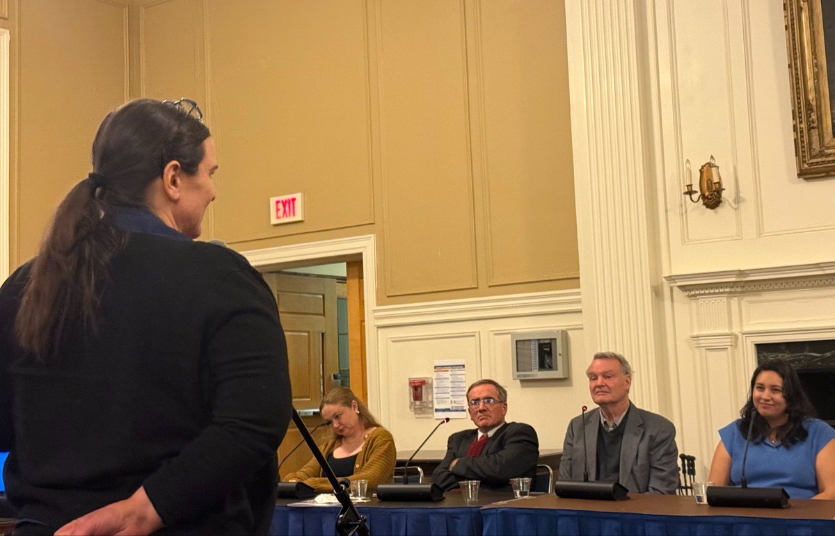 mp3_kmv's tweet photo. CCSU’s Journalism Professor Dr. Theodora Ruhs asking the first audience question to the Panel at the Founders Hall News Engagement Day Event.
#JRN255 @CCSUJOURNALISM #NEWSENGAGEMENTDAY #CCSUJOURNALISM https://t.co/ZhcxxYHMmG