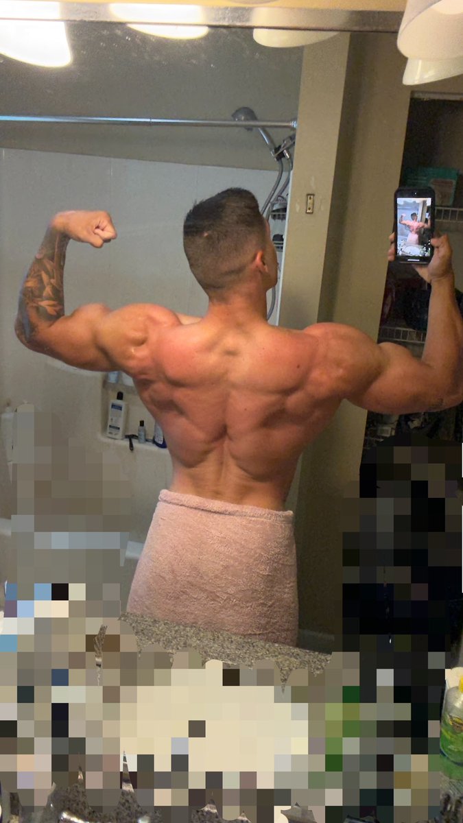 j592650's tweet photo. after shower pump #nsfwtwt https://t.co/X4mBn9WQWJ