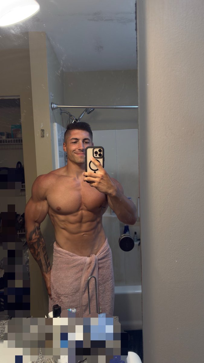 j592650's tweet photo. after shower pump #nsfwtwt https://t.co/X4mBn9WQWJ