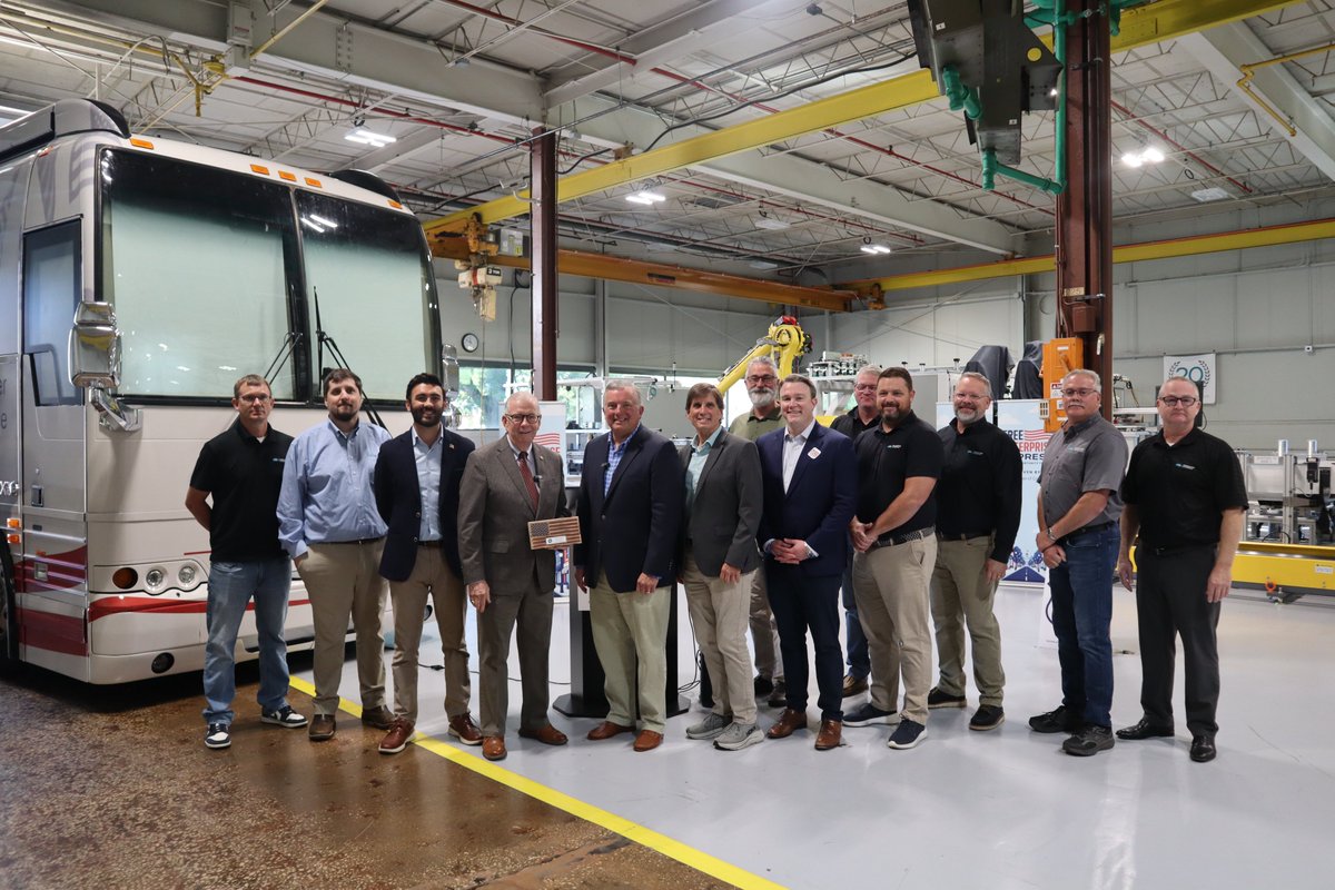 NeilBradleyDC's tweet photo. It was an honor to be in Buchanan MI to present @USChamber's endorsement for reelection to @TimWalberg 

Rep Walberg is a champion for free enterprise &amp; we need him in Congress
https://t.co/j4XOgf9i2Q https://t.co/NRpwT2tHux