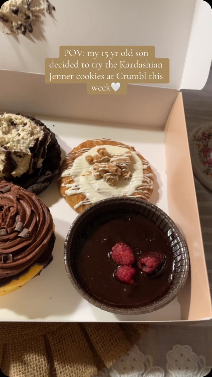 monicales7sd's tweet photo. Kardashian Jenner week at Crumbl シ https://t.co/cxcYbjm71W