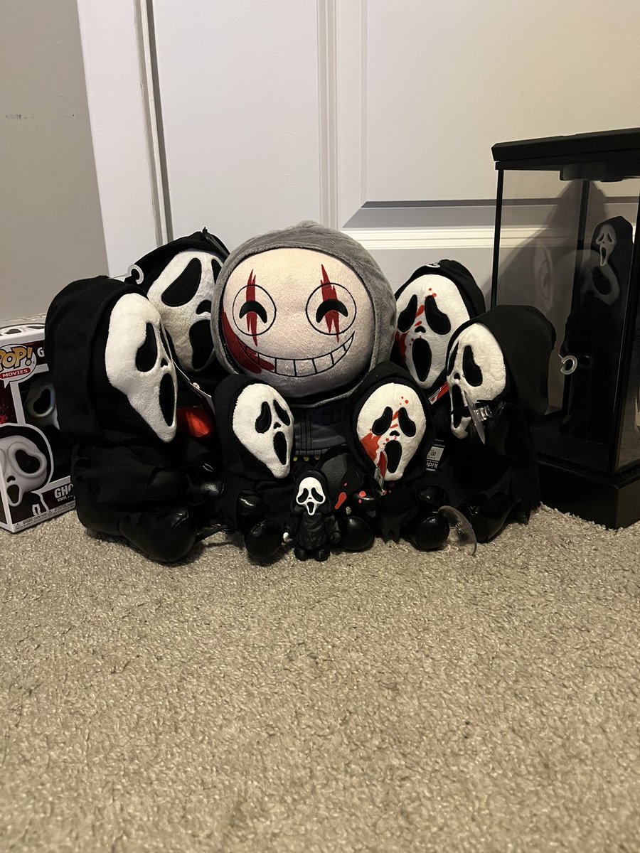 Dinolikemagos's tweet photo. Frank and his many boyfriends
I think I have an obsession @macabreunfolded
#dbd #TheLegion #ghostface #ghostfrank https://t.co/j2hhSqiTwV