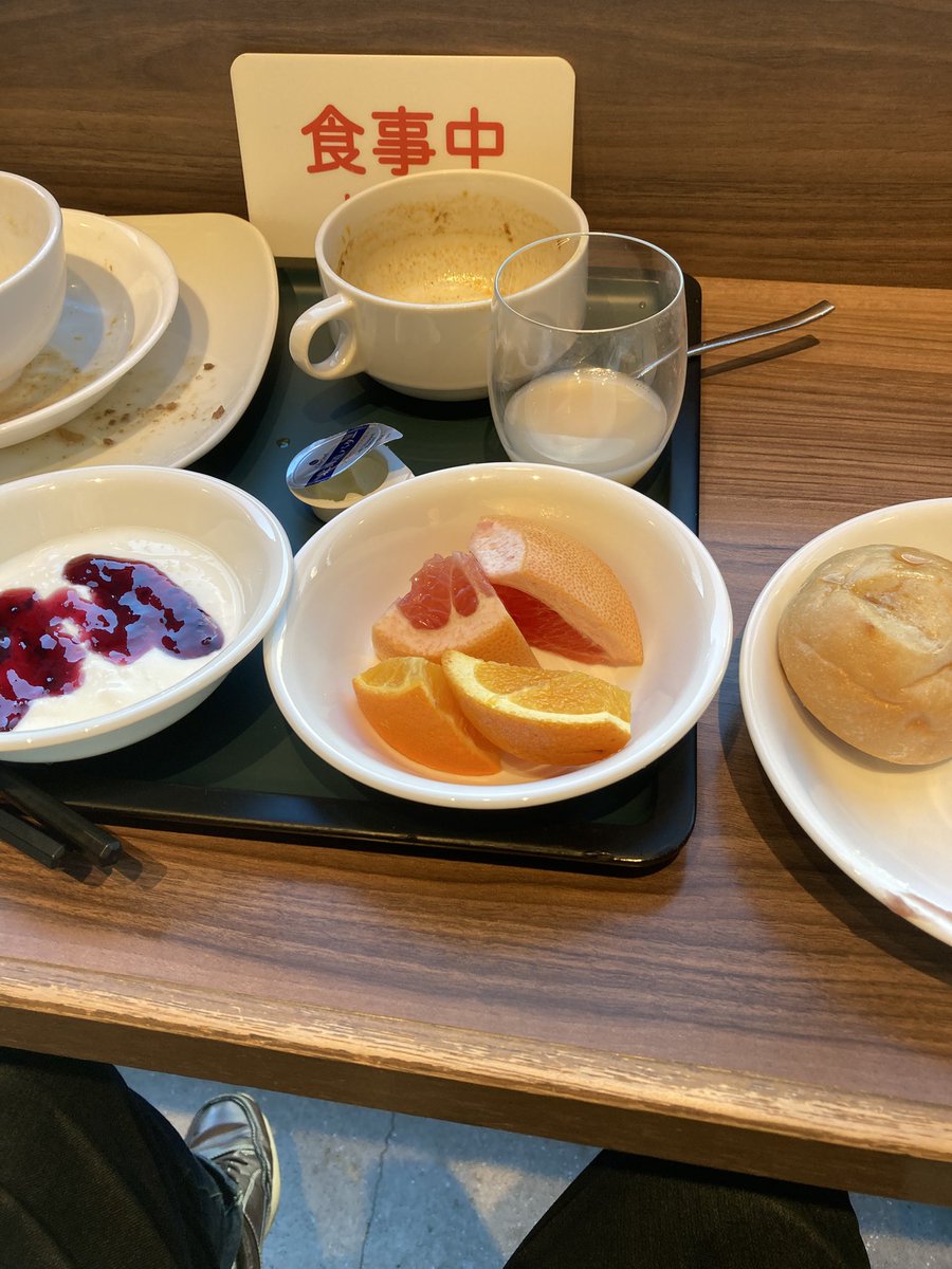 nyanbougame's tweet photo. 納豆に味付けのり巻いて食べてたりスープカレー用の温野菜をそのまま食べてたりと食べ方十人十色だな
まあ朝からビュッフェを3週してるわしも大概だけど https://t.co/EqVMfagpV3