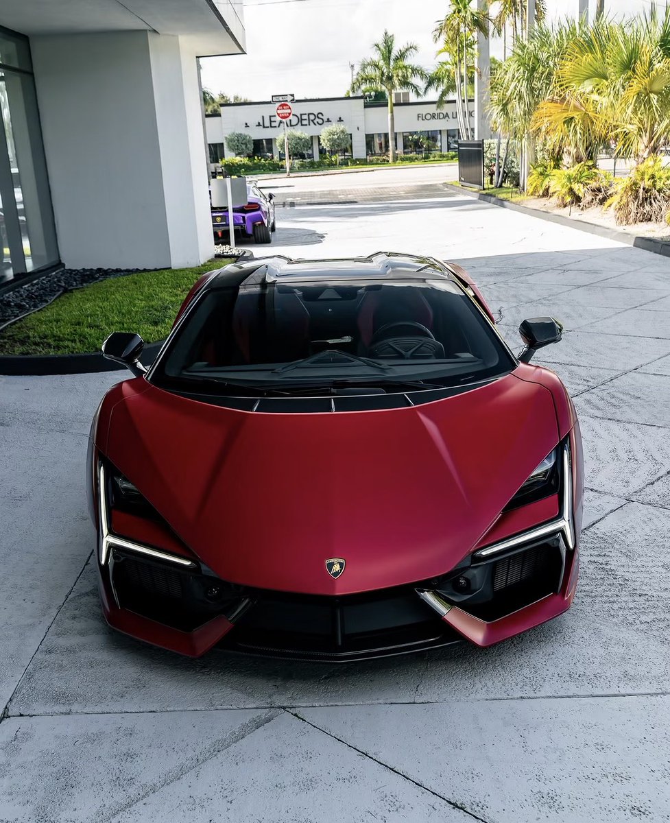 LuxuryCars365's tweet photo. Lamborghini Revuelto ‼️ https://t.co/7xoAWfbW5z