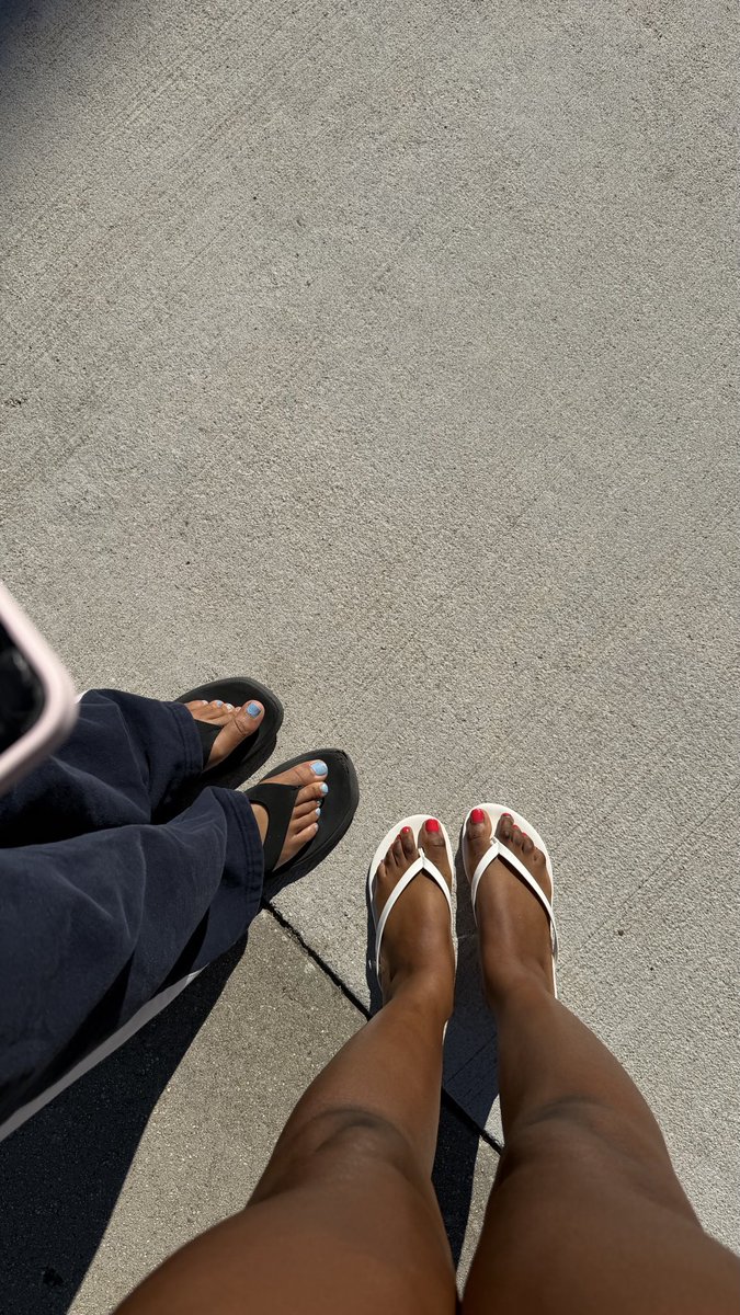 goddessafterdrk's tweet photo. This is my first post with the amazing @thesuccubuseva ! From this day on, subs will worship and send to my hot college feet ! 😈🦶🏾💵#findomdrain #feetfetish #findomGoddess #feetworship #cashdrain https://t.co/pLN0E1NiZC