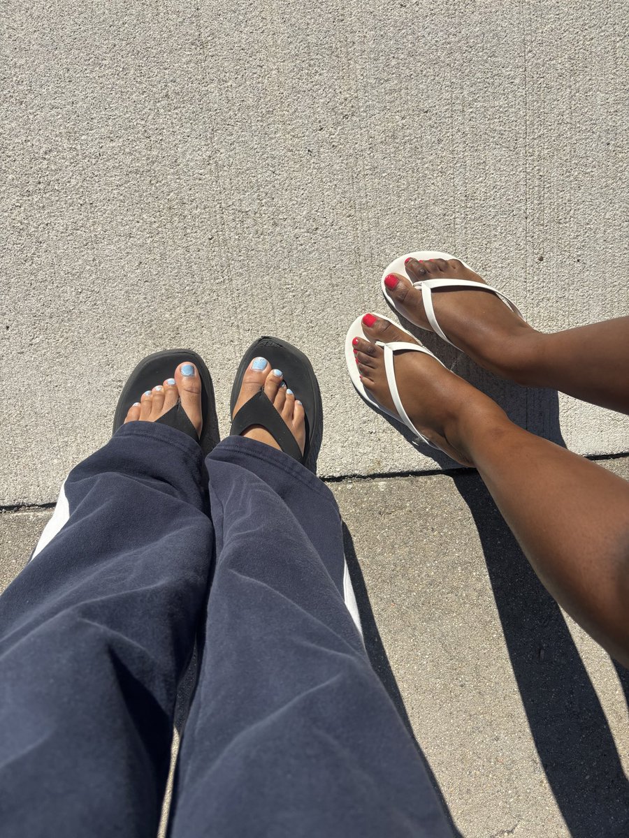 goddessafterdrk's tweet photo. This is my first post with the amazing @thesuccubuseva ! From this day on, subs will worship and send to my hot college feet ! 😈🦶🏾💵#findomdrain #feetfetish #findomGoddess #feetworship #cashdrain https://t.co/pLN0E1NiZC