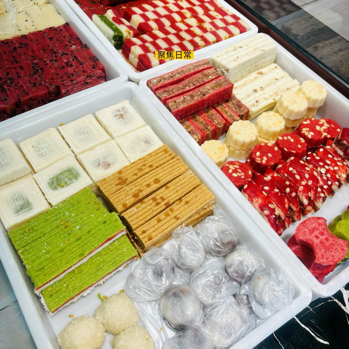 WulandariEeng's tweet photo. Today I got a box of glutinous rice treats, and that's it! https://t.co/Aen7i4O9gN