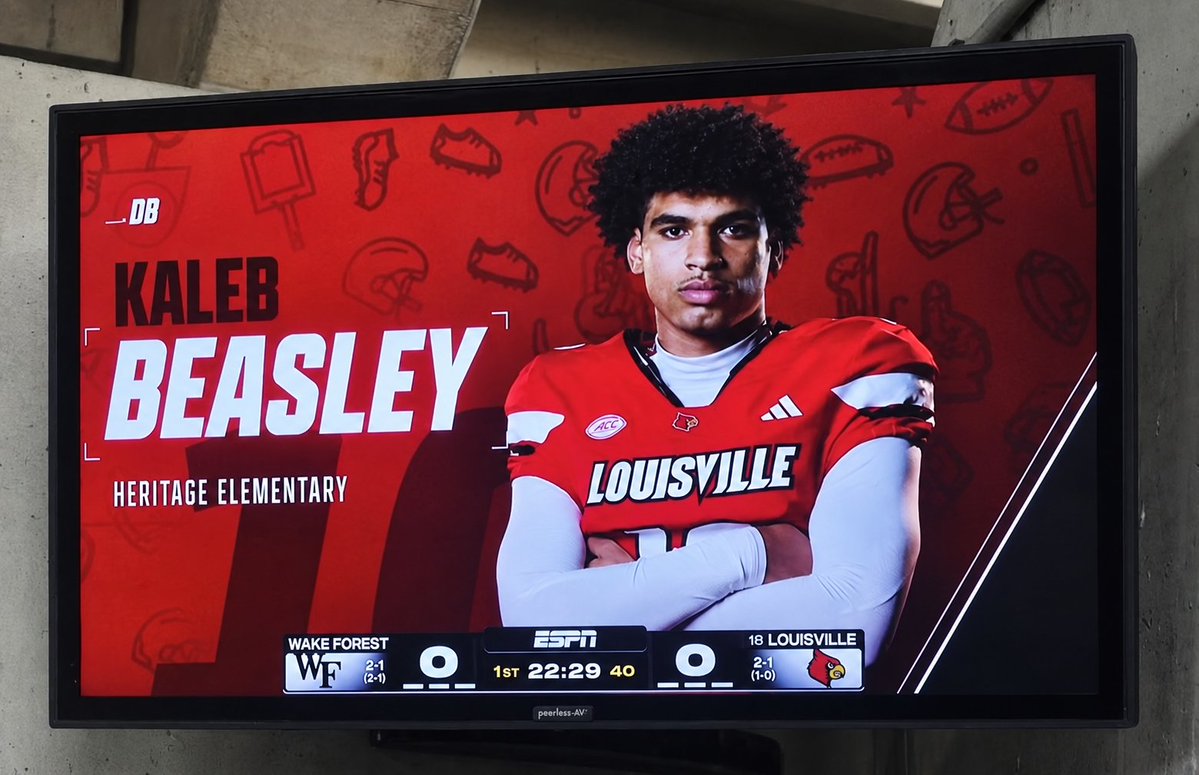 WCSedu's tweet photo. Louisville’s Kaleb Beasley gave a shout out to his alma mater, Heritage Elementary, during team introductions. 🦅 Once an Eagle, always an Eagle! @Louisvillefb https://t.co/wIdrSPqpwo
