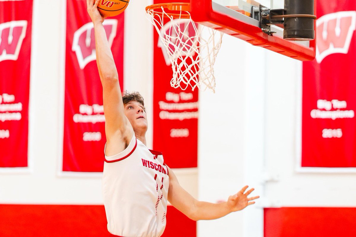 Danetography's tweet photo. 📷 #badgers Basketball Media Day https://t.co/Uo8DkYQEn1