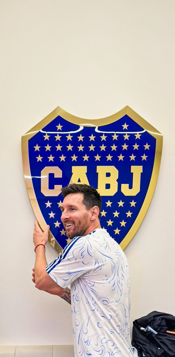 DybalaBostero__'s tweet photo. Nunca tendrás esta foto, gallina. https://t.co/mpYOL0l7d2
