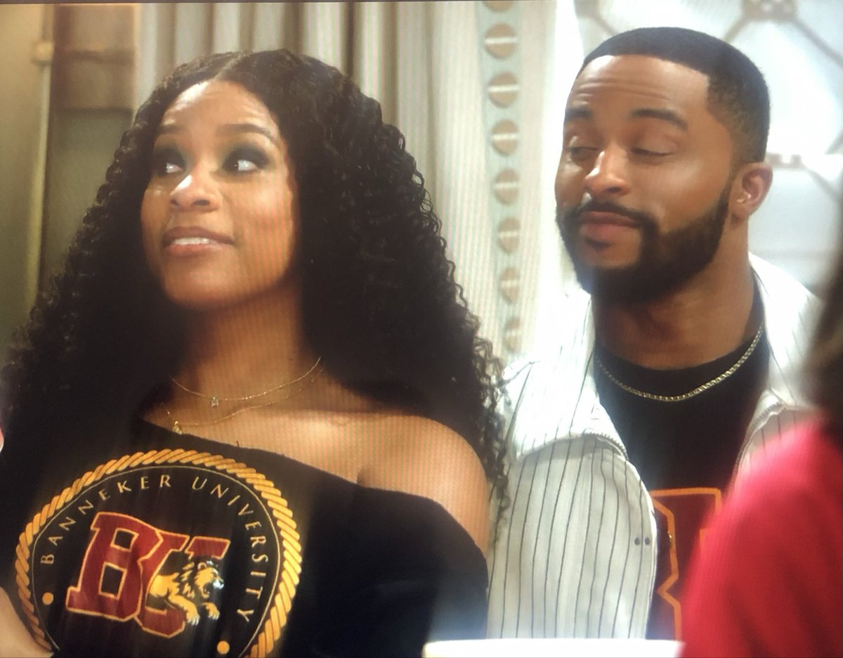 soocrazy4's tweet photo. She got his back , front , and side 😻☺️🤏🏾#beyondthegates #jacomi https://t.co/Xub9LkKGTy