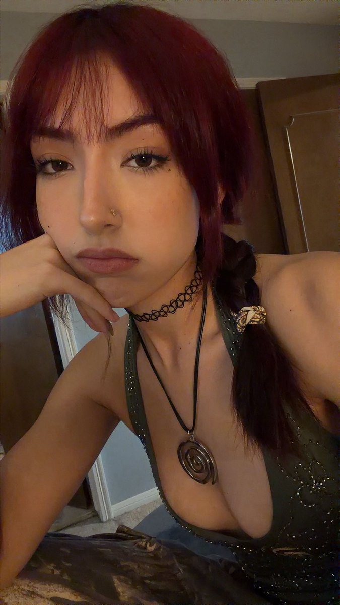 cherry_noirr's tweet photo. Chunky necklaces make my heart sing https://t.co/hqASDBwyel