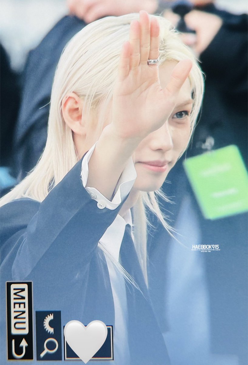 HAEBBOK915's tweet photo. 261006 루이비통 SS27

🤍🩵💙

FELIX PFW LOUIS VUITTON SS27
#FELIXxLVSS27 #FELIX 
@LouisVuitton 
#straykids #felix #필릭스 
 #용복  #フィリックス https://t.co/kOfWCyEVPG