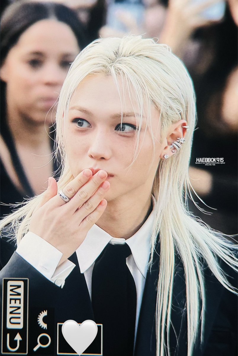 HAEBBOK915's tweet photo. 261006 루이비통 SS27

🤍🩵💙

FELIX PFW LOUIS VUITTON SS27
#FELIXxLVSS27 #FELIX 
@LouisVuitton 
#straykids #felix #필릭스 
 #용복  #フィリックス https://t.co/kOfWCyEVPG