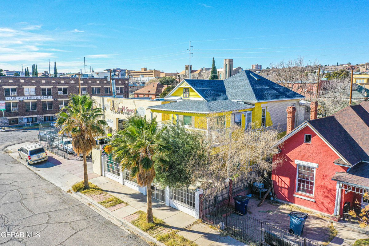 JRod7912's tweet photo. Price reduced: 1003 WYOMING AVE, El Paso, TX 79902. 2,952 sq ft with a home plus separate office/ADU. $450,000.
https://t.co/iXDHJopbPw https://t.co/2aIXXusZZ1
