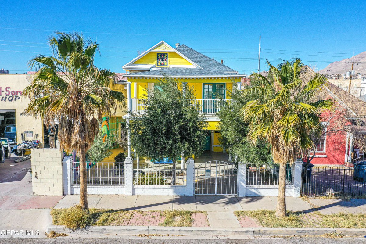 JRod7912's tweet photo. Price reduced: 1003 WYOMING AVE, El Paso, TX 79902. 2,952 sq ft with a home plus separate office/ADU. $450,000.
https://t.co/iXDHJopbPw https://t.co/2aIXXusZZ1