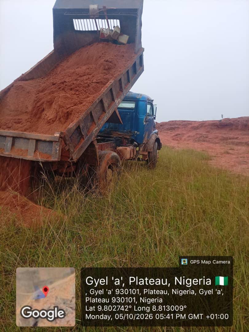 ZagazOlaMakama's tweet photo. Two tipper crew members killed in isolated sporadic shooting by Militia in Plateau

By: Zagazola Makama 

Two men have been killed in an isolated sporadic shooting by local militia elements  in the Gero area of Jos South Local Government Area of Plateau State.

Security sources told Zagazola Makama that the incident occurred at about 5:30 p.m. on Oct. 5 when troops of Sector 6, Operation Enduring Peace (OPEP), deployed at Gero, responded to a report of sporadic shooting on high ground in the area.

The troops, upon arrival at the location, discovered two corpses identified as Mr Sani Mohammed and Mr Luka Bature, 50, both bearing gunshot wounds.

The deceased were reportedly the driver and conductor of a tipper vehicle.

Their remains were evacuated to a mortuary, while troops commenced offensive operations and a manhunt for the assailants.

Security forces are continuing efforts to track down those responsible for the attack.