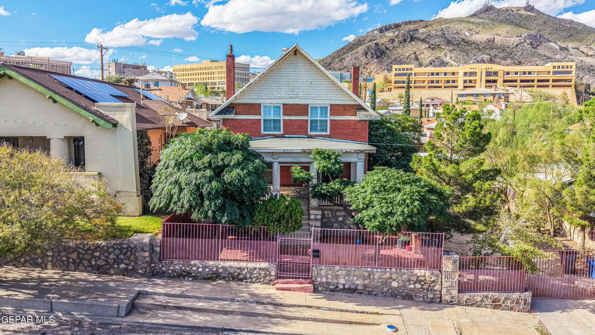 JRod7912's tweet photo. New Listing: 1805 ARIZONA AVE, El Paso — 5 beds, 2 baths, 2,665 sq ft with original hardwood floors. $2,200. Schedule a showing. #NewListing
https://t.co/6ZMHvN8Pjx https://t.co/q9LL6nxG4z