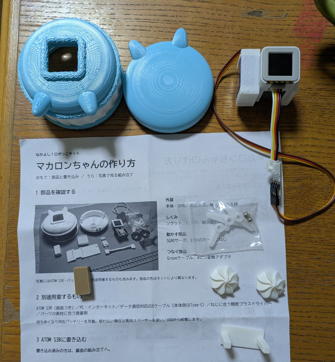 kotako33's tweet photo. 朝からロボ作る。パーツが足りないかな？どこかでなんとか印刷しよう。
M5stackへの書き込みはうまくできたっぽい。
#ロボっこ https://t.co/FtpFq86kS2