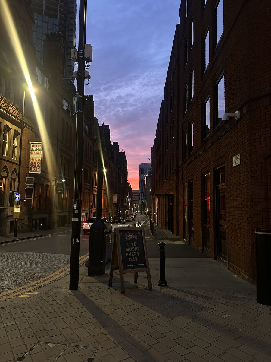 MFX966's tweet photo. #manchester https://t.co/eEVyNn29YO
