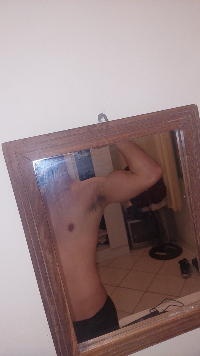 brjoao369's tweet photo. Biceps de uma criança https://t.co/bsl8vwUZOL