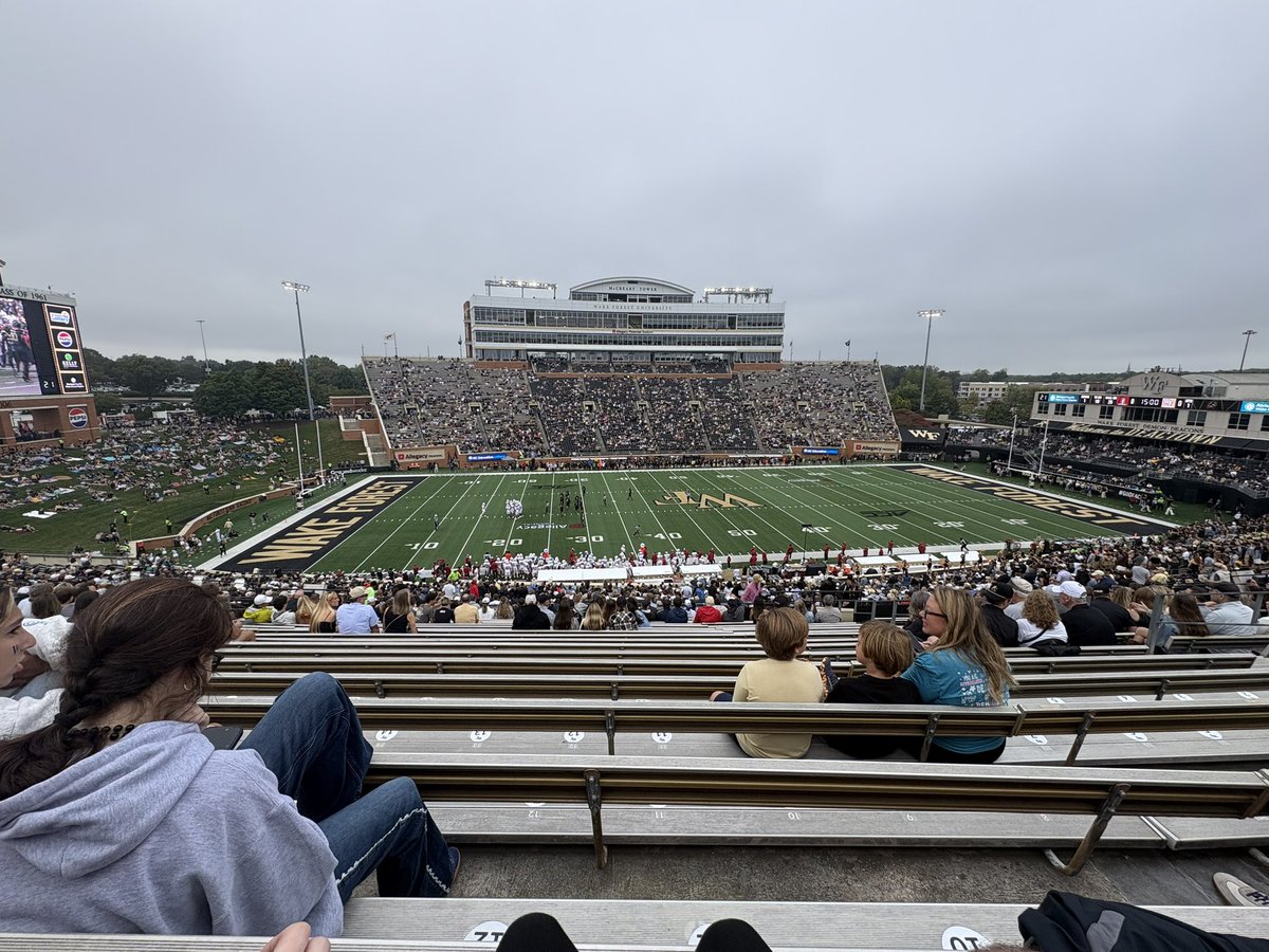 JEFFERYOVERFUN's tweet photo. Heading to Raleigh NC this weekend for nc state vs wake forest to add another team to the list of teams I’ve seen here’s some of my favorite I’ve been to so far 
(Honorable mentions to the Ohio state vs Georgia semi finals a couple years ago can’t seem to find pictures for it https://t.co/7tqFBvWhLh