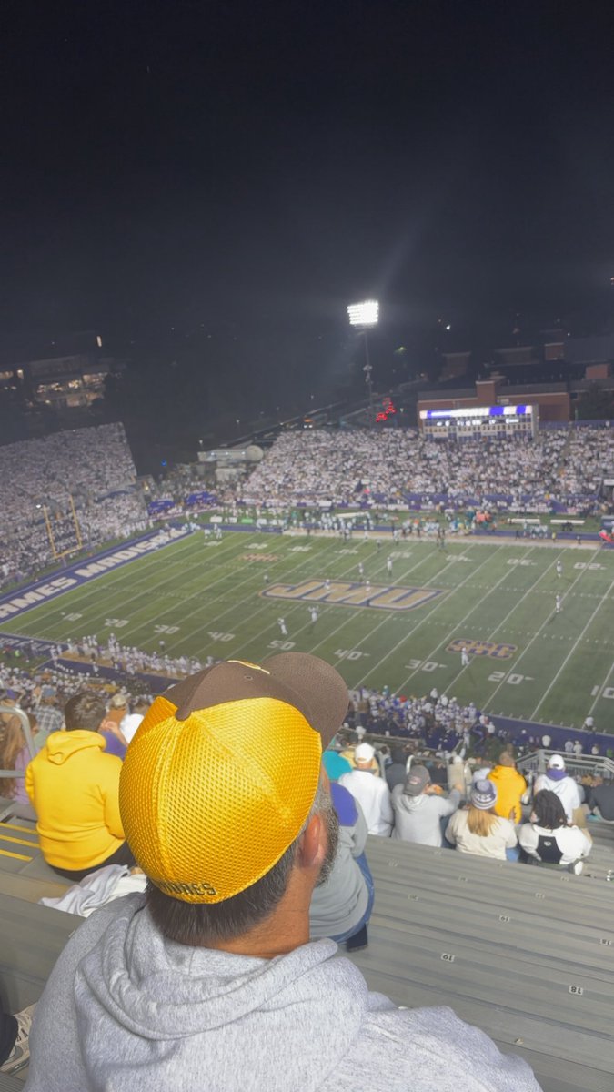 JEFFERYOVERFUN's tweet photo. Heading to Raleigh NC this weekend for nc state vs wake forest to add another team to the list of teams I’ve seen here’s some of my favorite I’ve been to so far 
(Honorable mentions to the Ohio state vs Georgia semi finals a couple years ago can’t seem to find pictures for it https://t.co/7tqFBvWhLh