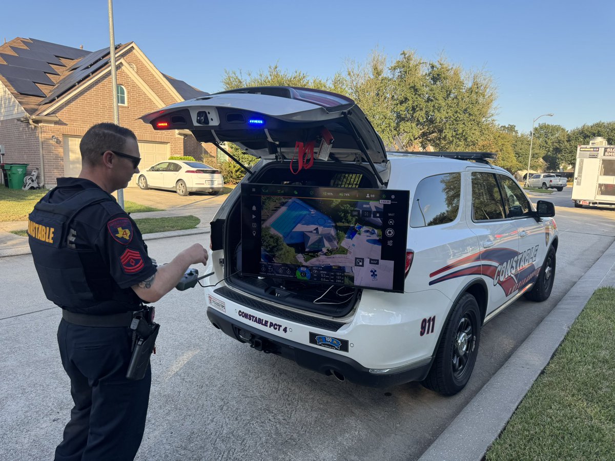 Springfdtx's tweet photo. Spring Firefighters are making the rounds of more than a dozen National Night Out events this evening. The crew of Engine 78 is making three of the events including this one in Northgate. 
#nno #nationalnightout #firefighters #springtx https://t.co/lARrgZosGs