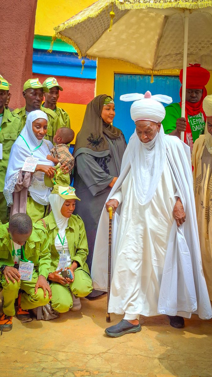 samonlinemedia's tweet photo. Mai Martaba Sarkin Daura, Alhaji Dr. Umar Faruk Umar CON, ya karɓi baƙuncin ƴan bautar ƙasa NYSC daga shiyyar Daura, inda ya ba su tarihin Masarautar Daura da al’adunta.
https://t.co/gQdpBQByEn https://t.co/dxYmcWmyk3