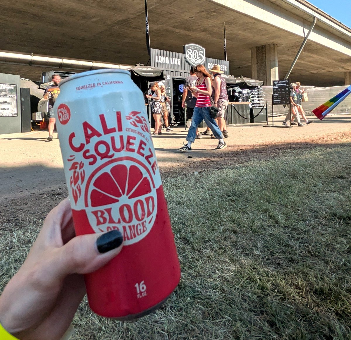 saicosaicoroco's tweet photo. Minamiが持ってるビールwwww私もAftershockで飲んでた🍺✨フルーティーテイストでするっと飲めるタイプだよ🍻空港でも見つけたのでコレ(笑) https://t.co/N8ioc1zX2x